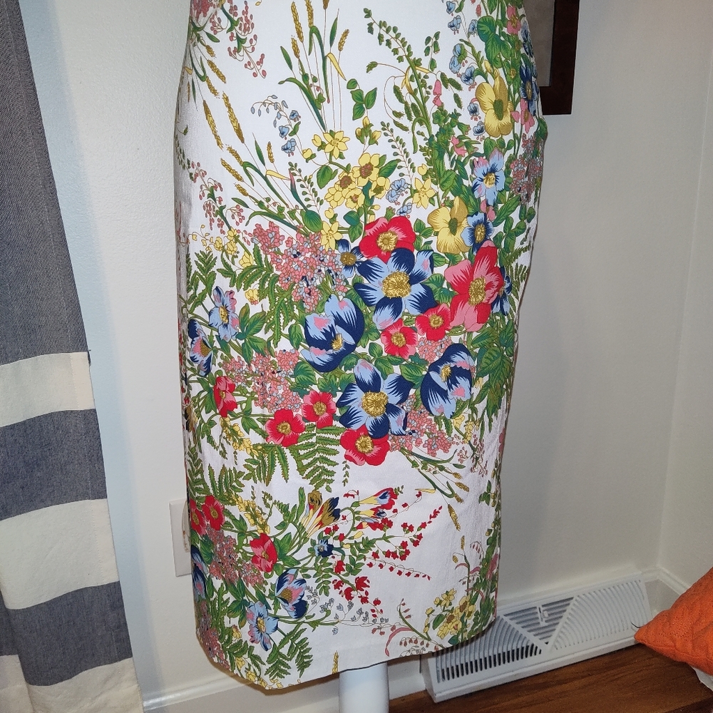 Colorful floral stretch twill skirt 📍